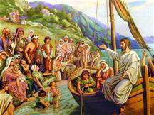 Jezus predikt vanaf de boot tot de mensen die op de kade zitten en staan