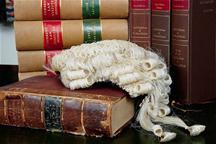 Wetboekken en een rechters pruik