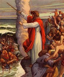 Mozes strekt zijn staf uit over de egyptenaren in de rode zee, en de zee sluit zich over hen